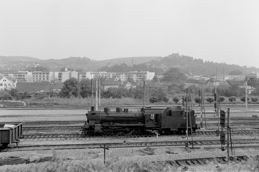http://images.bahnstaben.de/HiFo/00040_Interrail 1982 - Teil 15  Schrott und mehr in Sighisoara/6561666532663931.jpg